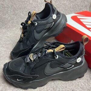 Nike Black Athletic Shoes